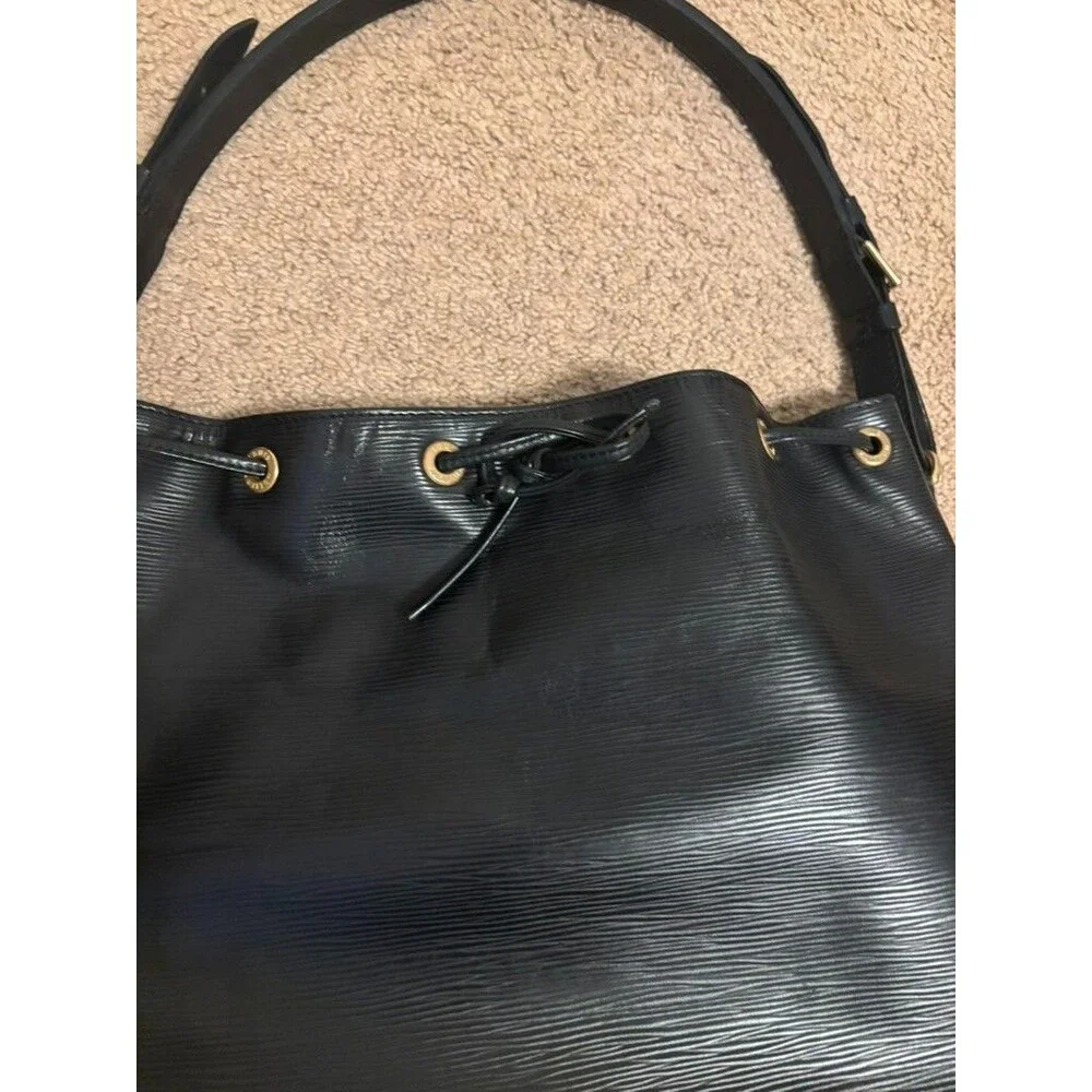 LOUIS VUITTON Epi Noe Shoulder Bag Black M44002 Adjustable strap